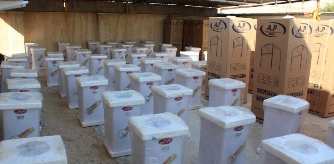 اهدای ۳۰ دستگاه یخچال و۵۰ دستگاه آبگرمکن بین نیازمندان در پارسیان