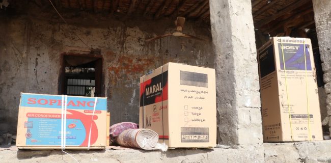 نخستین مرحله توزیع لوازم ضروری خانگی بین سیل زدگان شرق استان هرمزگان