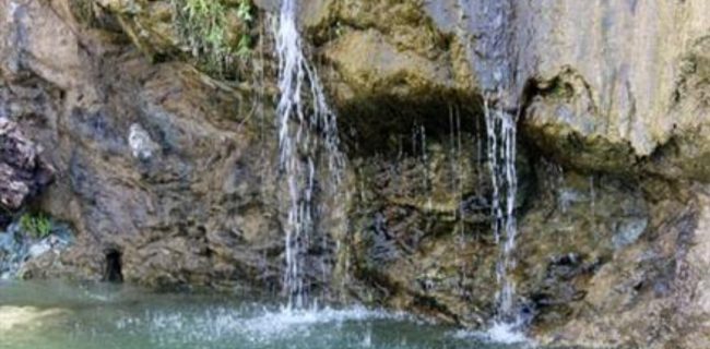 آبشاری با جاذبه های گردشگری