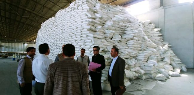 بیش از ۸ تن شکر احتکار شده در شهرستان پارسیان کشف شد