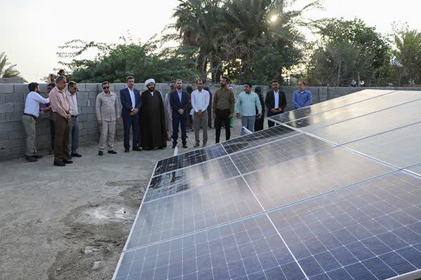 افتتاح و بهره برداری از ۳۰ نیروگاه خورشیدی خانگی مددجویان کمیته امداد جاسک