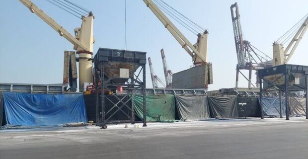 صادرات ۴۰۰ هزار تن کالای فله از بندرخمیر به کشورهای حوزه خلیج‌فارس