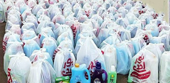 توزیع ۱۳۰ بسته اقلام بهداشتی بین خانواده های تحت حمایت کمیته امداد در شهرستان بندرلنگه