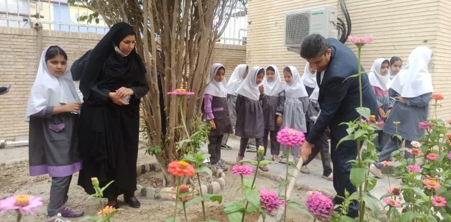 برگزاری مراسم گرامیداشت روز درختکاری در اداره کل آموزش و پرورش هرمزگان با حضور مسئولین و دانش‌آموزان