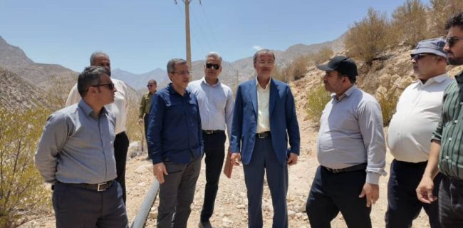 بازدید احمد مرادی، نماینده مجلس شورای اسلامی و مسئولان جهاد کشاورزی هرمزگان از منطقه هماگ؛ تاکید بر رفع مشکلات کم‌آبی کشاورزان