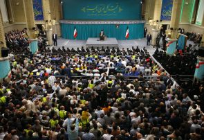 دیدار بیش از ۸۰ نفر از کارگران استان هرمزگان با رهبر معظم انقلاب