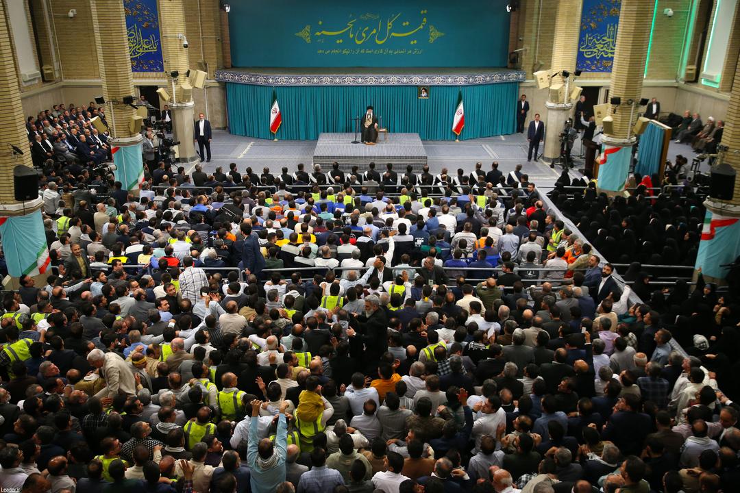 دیدار بیش از ۸۰ نفر از کارگران استان هرمزگان با رهبر معظم انقلاب