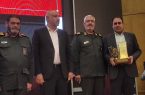 اعطای نشان اقتصاد مقاومتی به مدیر عامل شرکت نفت ستاره خلیج فارس