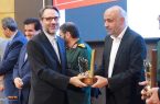 نشان ملی اقتصاد مقاومتی در دستان فولاد کاوه جنوب کیش