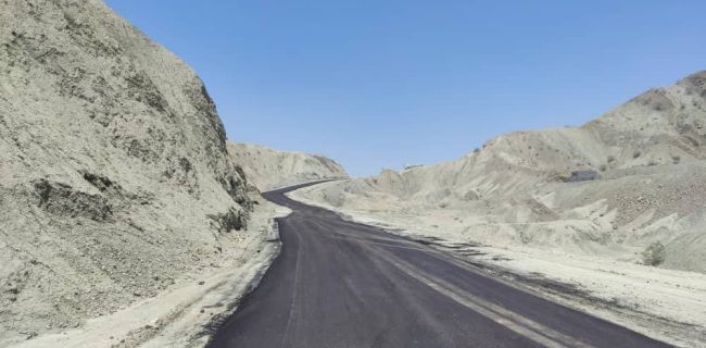 گام بلند توسعه در دل کوهستان‌های بندرعباس؛ آسفالت ۶/۵ کیلومتر از راه‌های روستایی در دهستان سیاهو به پایان رسید