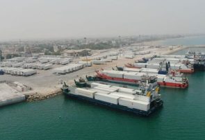 تخلیه و بارگیری بیش از ۲۸ هزار TEU کانتینر یخچالی در بنادر غرب هرمزگان