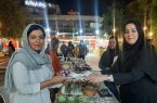 تجلیل از هنرمندان شرکت‌کننده در بازارچه صنایع‌ دستی معبد هندوها بندرعباس