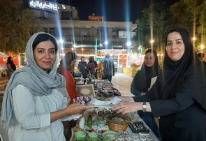 تجلیل از هنرمندان شرکت‌کننده در بازارچه صنایع‌ دستی معبد هندوها بندرعباس
