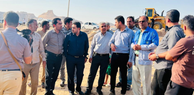 بازدید مدیرکل شیلات هرمزگان از محل آتش‌سوزی در انتهای خور بندر جوادالائمه