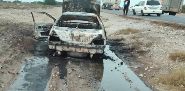 حریق خودرو پژو ۴۰۵ در جاده بندرعباس – میناب 