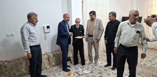 دیدار مسئولین با جانباز سرافراز شیمیایی ۷۰ درصد شهرستان رودان