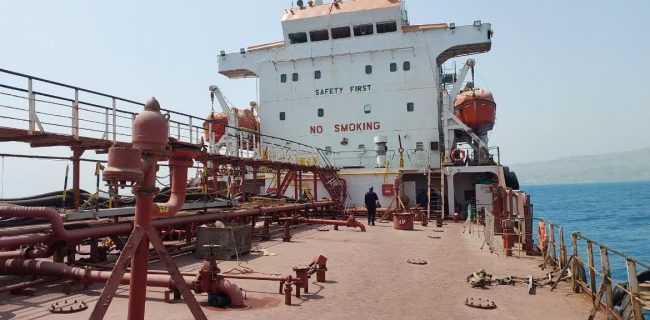 یک کشتی نفتکش خارجی به اتهام حمل ۲ میلیون لیتر سوخت قاچاق در دریای عمان توقیف شد
