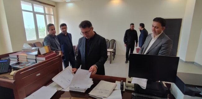 بازدید سرزده رئیس کل دادگستری هرمزگان از حوزه های ستادی اداره کل دادگستری و محاکم تجدید نظر استان