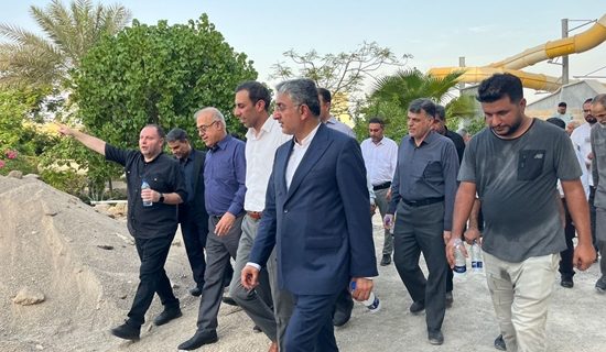 بازدید شهردار و مسئولان از پارک آبی بندرعباس با هدف توسعه زیرساخت‌های گردشگری شهری