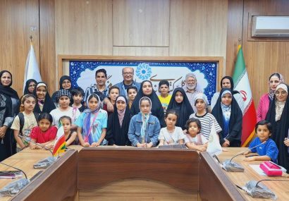 دورهمی کودکان عضو محفل ادبی نهال به همراه والدینشان
