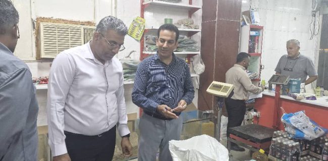 بازدید مشترک از واحدهای صنفی بندر خمیر با هدف نظارت بر توزیع کالاهای اساسی