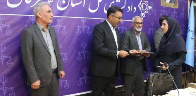 برگزاری مراسم تحلیف ۱۵ نفر از داوران حرفه‌ای دادگستری استان هرمزگان