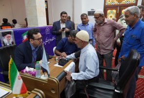 برپایی میز خدمت دانشگاه علوم‌پزشکی هرمزگان در نمازجمعه بندرعباس به مناسبت هفته دولت