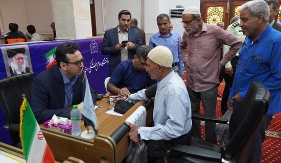 برپایی میز خدمت دانشگاه علوم‌پزشکی هرمزگان در نمازجمعه بندرعباس به مناسبت هفته دولت