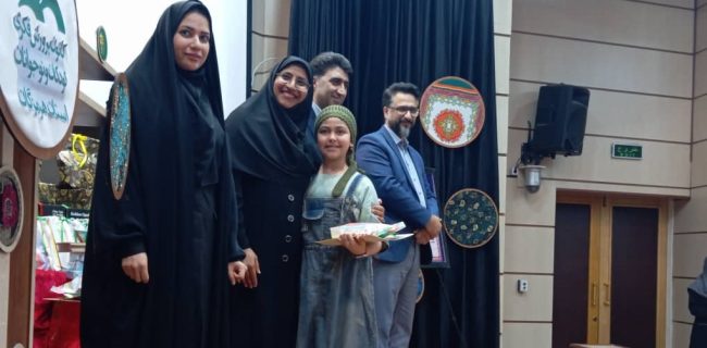 همزمان با هفته دولت از ۲۰۰ دانش‌آموز هرمزگانی در مراسم آفرین‌گویی کانون پرورش با حضور مدیرکل اجتماعی و فرهنگی استانداری تقدیر شد