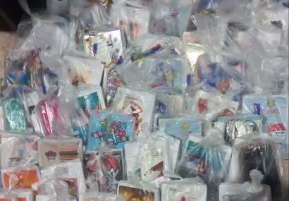 توزیع ۱۰۶ بسته لوازم‌التحریر و ۲۰ جفت کفش بین دانش‌آموزان تحت پوشش