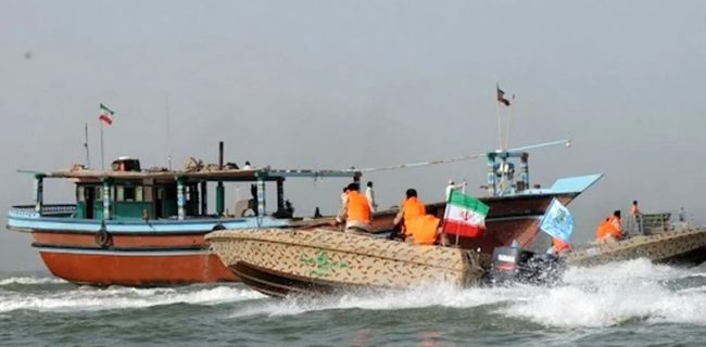 ناکامی پی در پی قاچاقچیان سوخت در آبهای بندرعباس/ کشف بیش از ۳۰ هزار لیتر گازوئیل