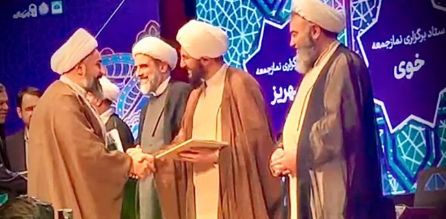 ستاد نماز جمعه بندرعباس رتبه برتر کشوری را در دومین جشنواره «قلب شهر» کسب کرد