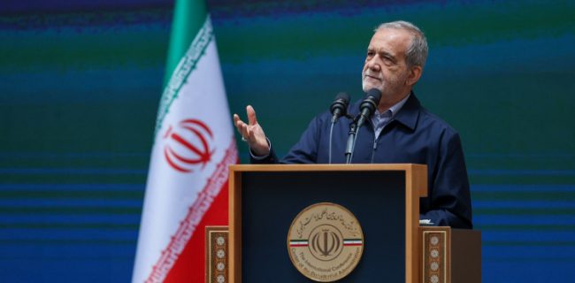 تجلیل از ۳ واحد صنعتی استان هرمزگان در روز ملی صادرات/تحقق ۵۷درصدی هدف گذاری صادرات غیرنفتی هرمزگان در شش ماهه نخست سالجاری