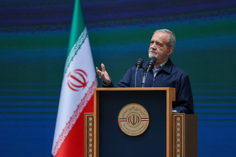 تجلیل از ۳ واحد صنعتی استان هرمزگان در روز ملی صادرات/تحقق ۵۷درصدی هدف گذاری صادرات غیرنفتی هرمزگان در شش ماهه نخست سالجاری