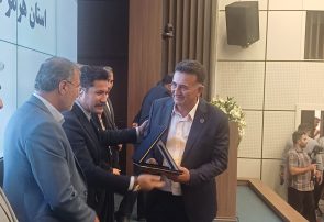 تجلیل از وحید تهمتن به عنوان پیشکسوت نمونه صنعتی استان