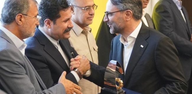 تجلیل از شرکت فولاد کاوه جنوب کیش به عنوان واحد نمونه صنعتی استان هرمزگان