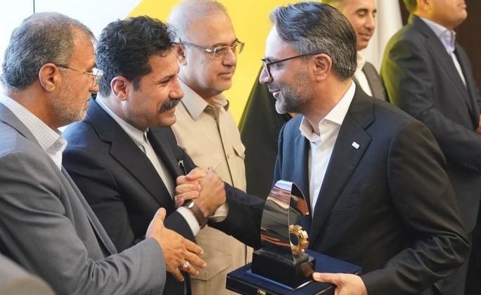 تجلیل از شرکت فولاد کاوه جنوب کیش به عنوان واحد نمونه صنعتی استان هرمزگان