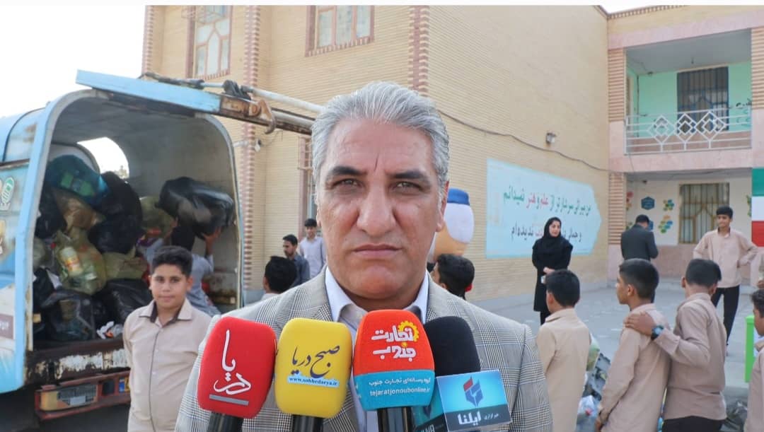 ۳۶۰ دانشآموز بندرعباسی سفیران نخستین گام طرح تپش شدند/ کارت همیار پسماند؛ پاداش شهروندی برای دانشآموزان سبز+فیلم ۳۶۰ دانشآموز بندرعباسی سفیران نخستین گام طرح تپش شدند/ کارت همیار پسماند؛ پاداش شهروندی برای دانشآموزان سبز+فیلم