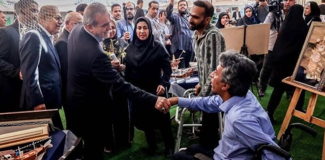 بازدید رییس جمهور از نمایشگاه صنایع دستی صنعتگران دارای معلولیت