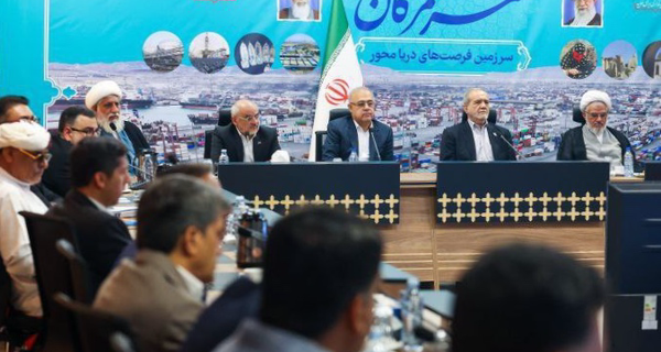 امضای ۹ تفاهم نامه در دیدار رئیس جمهور با فعالان اقتصادی هرمزگان