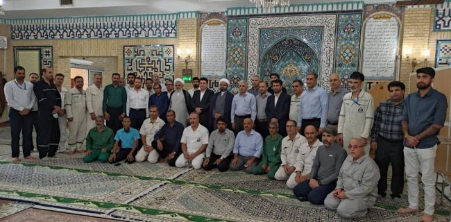 تأکید نماینده ولی فقیه در هرمزگان بر نقش جهادی کارکنان پالایشگاه نفت بندرعباس؛ ارزش تلاش شما در سنگر تولید کمتر از مدافعان نیست