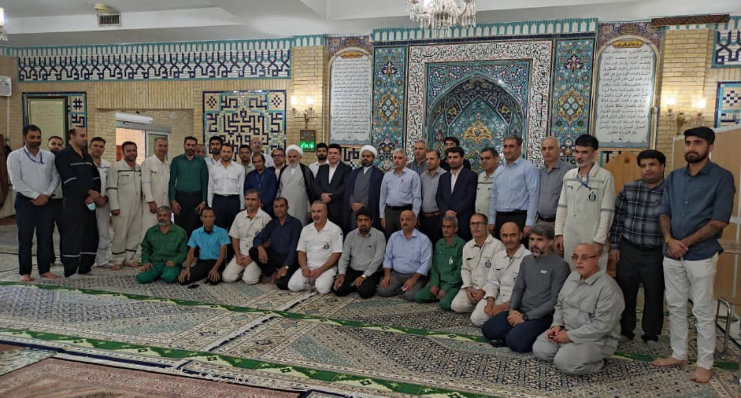 تأکید نماینده ولی فقیه در هرمزگان بر نقش جهادی کارکنان پالایشگاه نفت بندرعباس؛ ارزش تلاش شما در سنگر تولید کمتر از مدافعان نیست