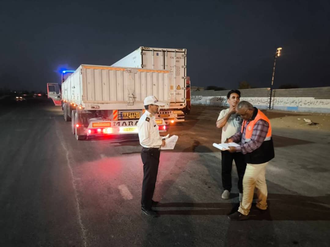 شناسایی ۴ ناوگان متخلف در طرح مشترک کنترل ایمنی محور بندرعباس – حاجیآباد شناسایی ۴ ناوگان متخلف در طرح مشترک کنترل ایمنی محور بندرعباس – حاجیآباد