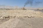 تسطیح شانه راه و پخش مصالح آسفالتی در محدوده روستای آبماه محور بندرعباس – حاجی‌آباد