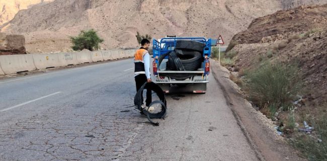 پاکسازی جاده تنگ زاغ در شهرستان حاجی‌آباد