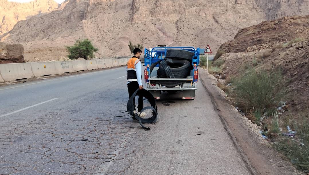 پاکسازی جاده تنگ زاغ در شهرستان حاجی‌آباد