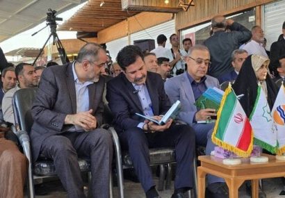 رونمایی از کتاب «روستای گردشگری سهیلی» با حضور معاون رئیس‌جمهور و استاندار هرمزگان