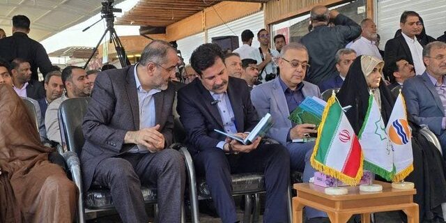 رونمایی از کتاب «روستای گردشگری سهیلی» با حضور معاون رئیس‌جمهور و استاندار هرمزگان