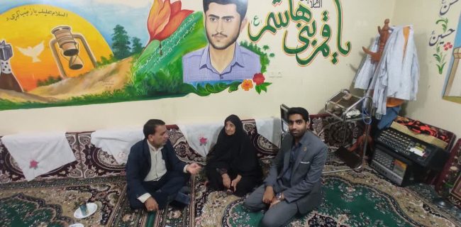 دیدار مدیرکل بنیاد شهید هرمزگان با مادر دو شهید والامقام