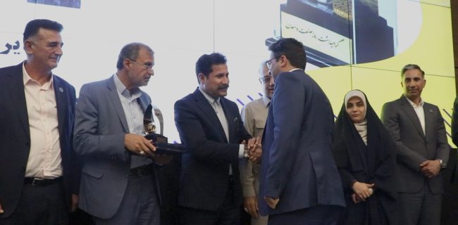 تقدیر از شرکت فولاد هرمزگان به عنوان واحد صنعتی نمونه استانی